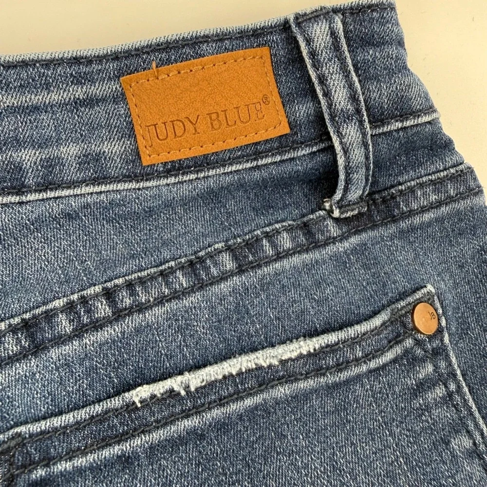Judy Blue Los Angeles Women Size 28 Blue Denim Button Fly Cuffed Shorts JB15007‎
